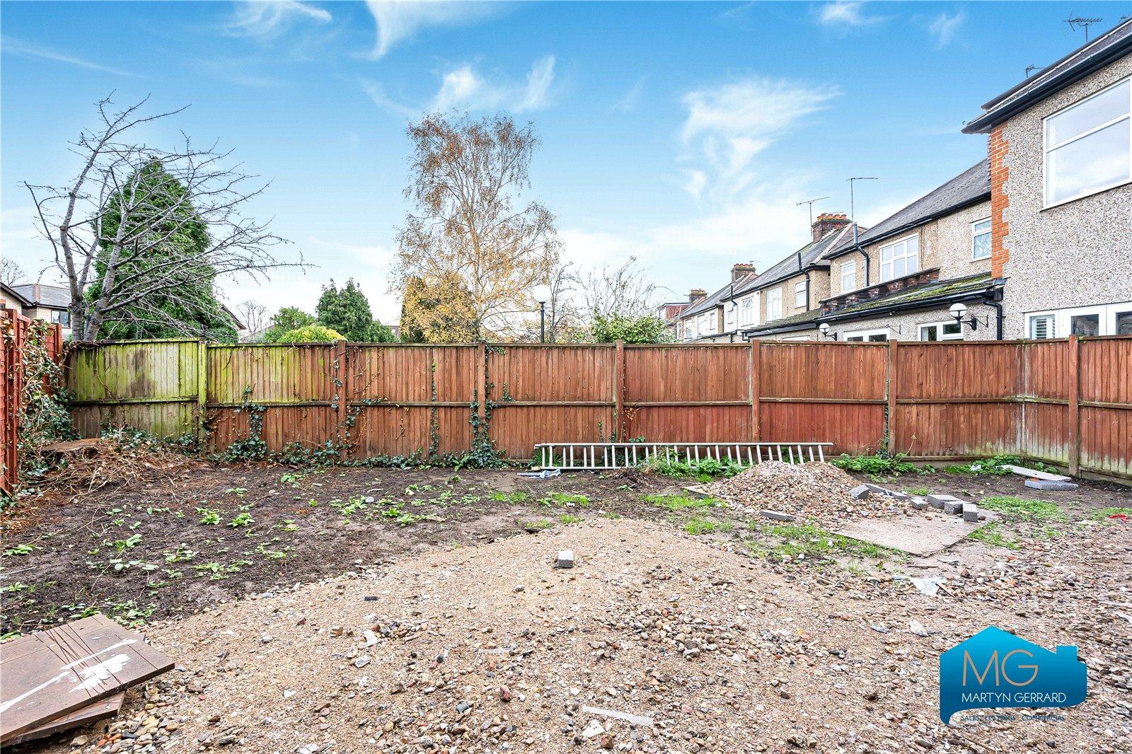 3 bedroom Semi-Detached House to rent - Martyn Gerrard