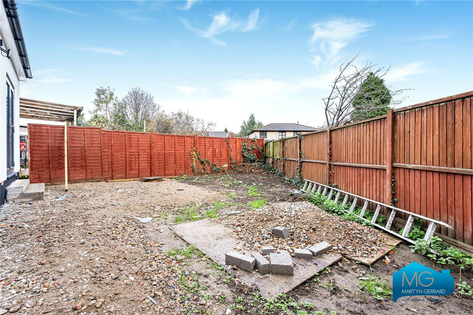 3 bedroom Semi-Detached House to rent - Martyn Gerrard