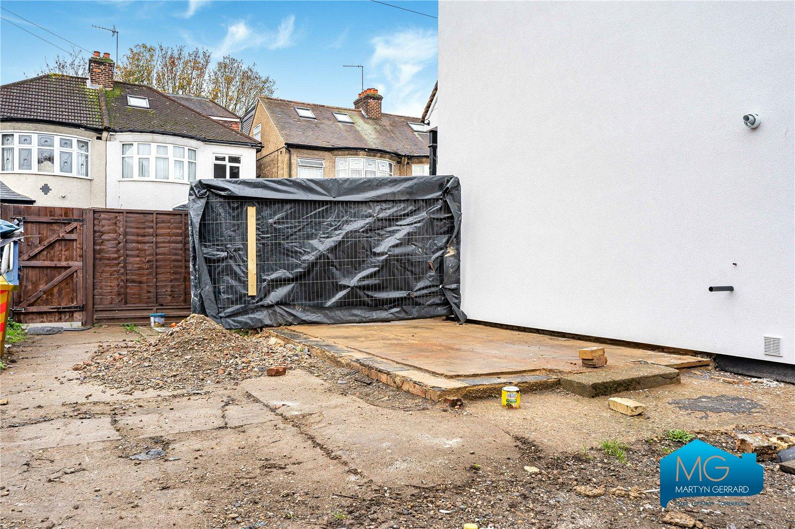 3 bedroom Semi-Detached House to rent - Martyn Gerrard