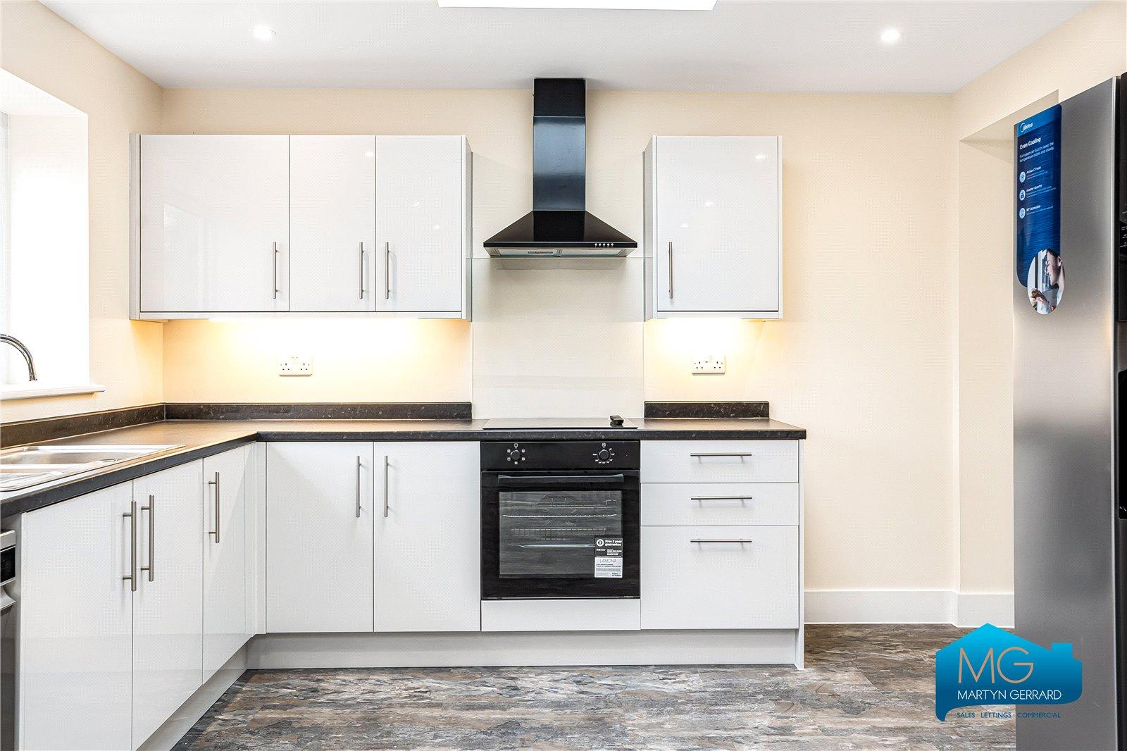 3 bedroom Semi-Detached House to rent - Martyn Gerrard