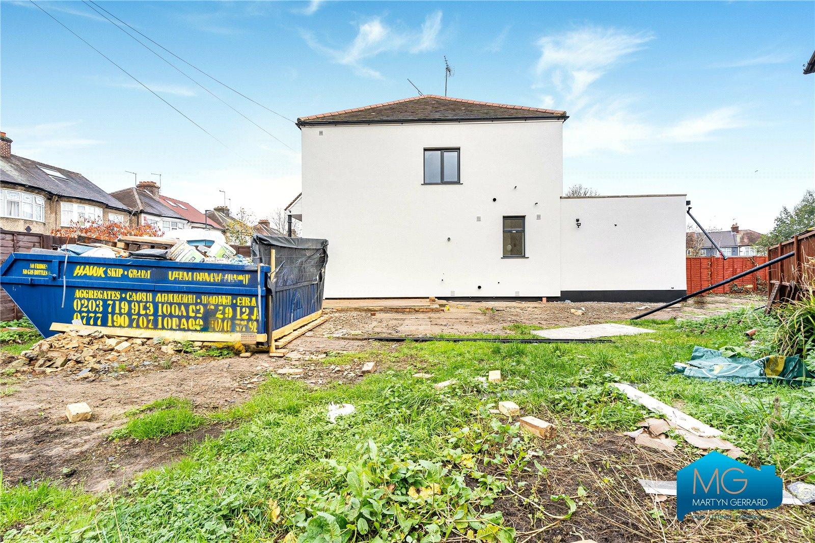 3 bedroom Semi-Detached House to rent - Martyn Gerrard