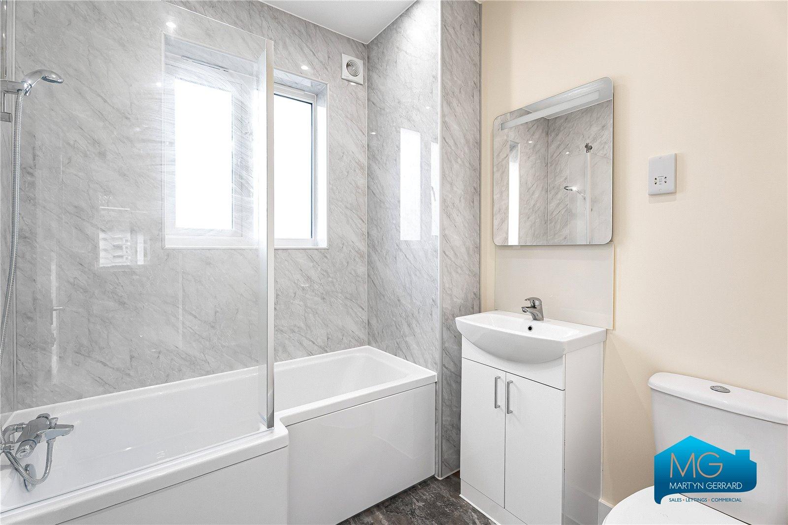 3 bedroom Semi-Detached House to rent - Martyn Gerrard
