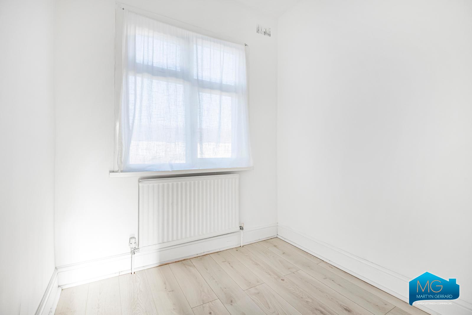 3 bedroom Semi-Detached House to rent - Martyn Gerrard