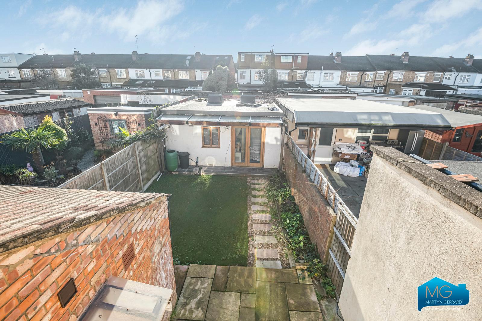 3 bedroom Semi-Detached House to rent - Martyn Gerrard