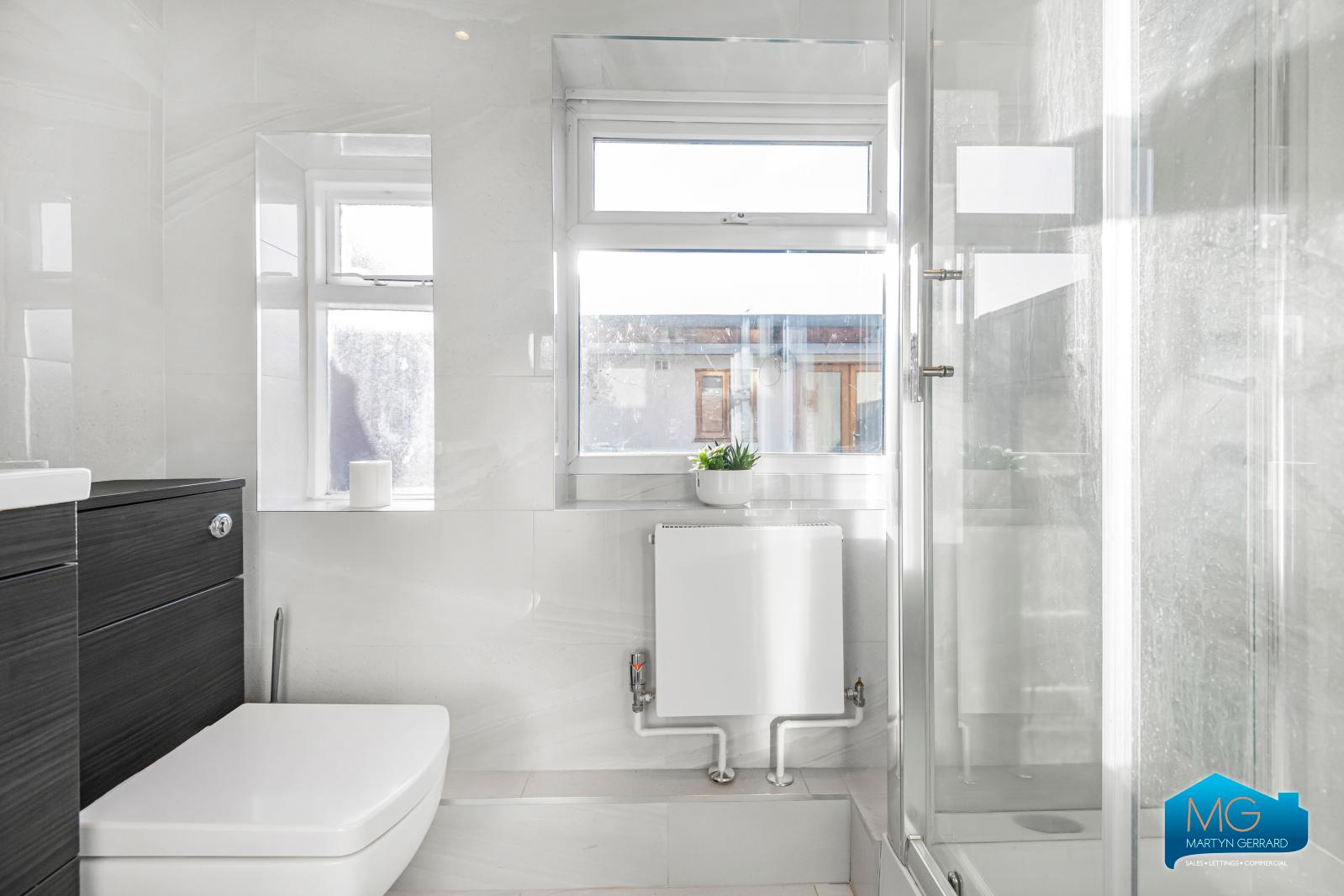 3 bedroom Semi-Detached House to rent - Martyn Gerrard