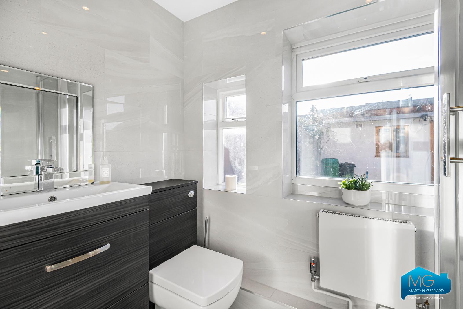 3 bedroom Semi-Detached House to rent - Martyn Gerrard