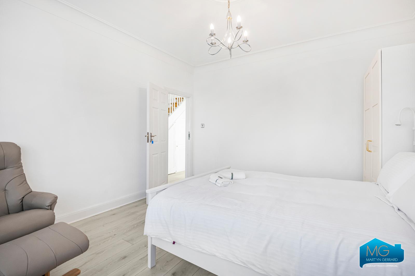 3 bedroom Semi-Detached House to rent - Martyn Gerrard