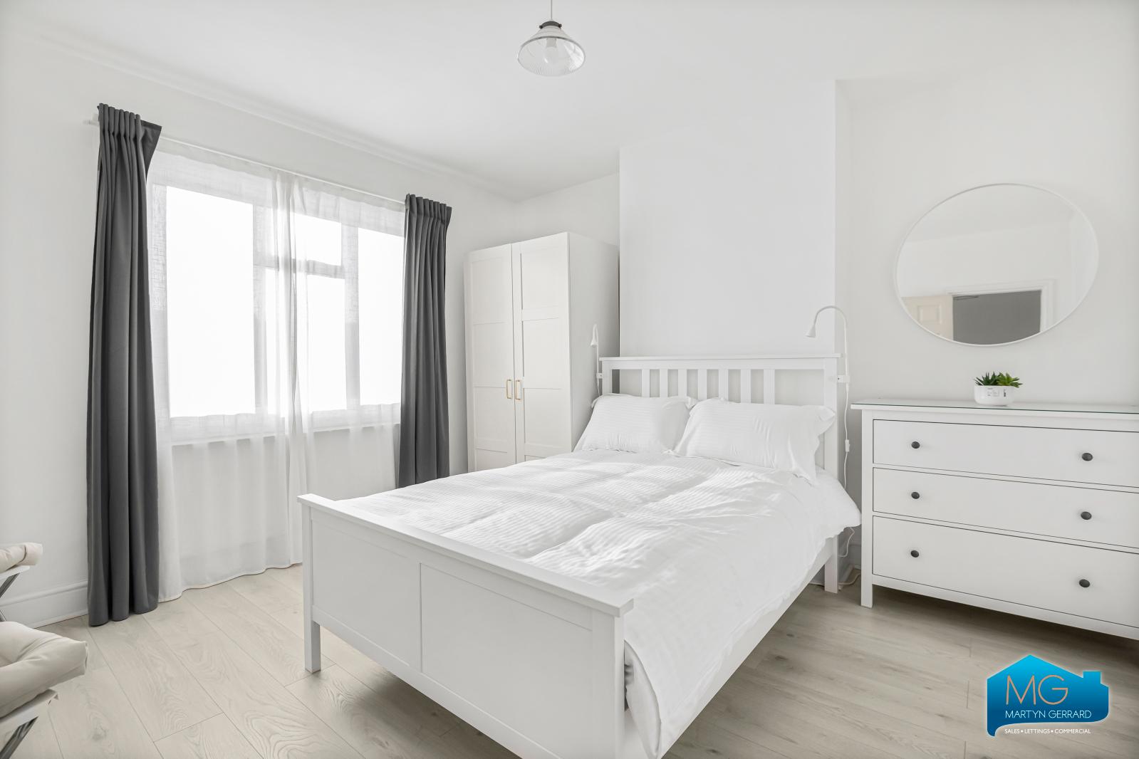 3 bedroom Semi-Detached House to rent - Martyn Gerrard