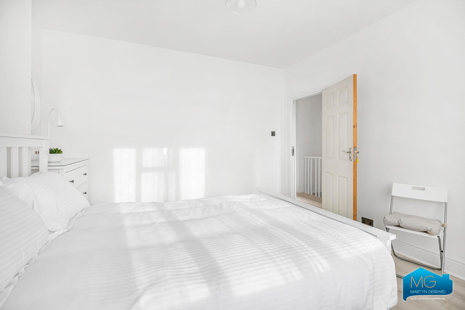 3 bedroom Semi-Detached House to rent - Martyn Gerrard