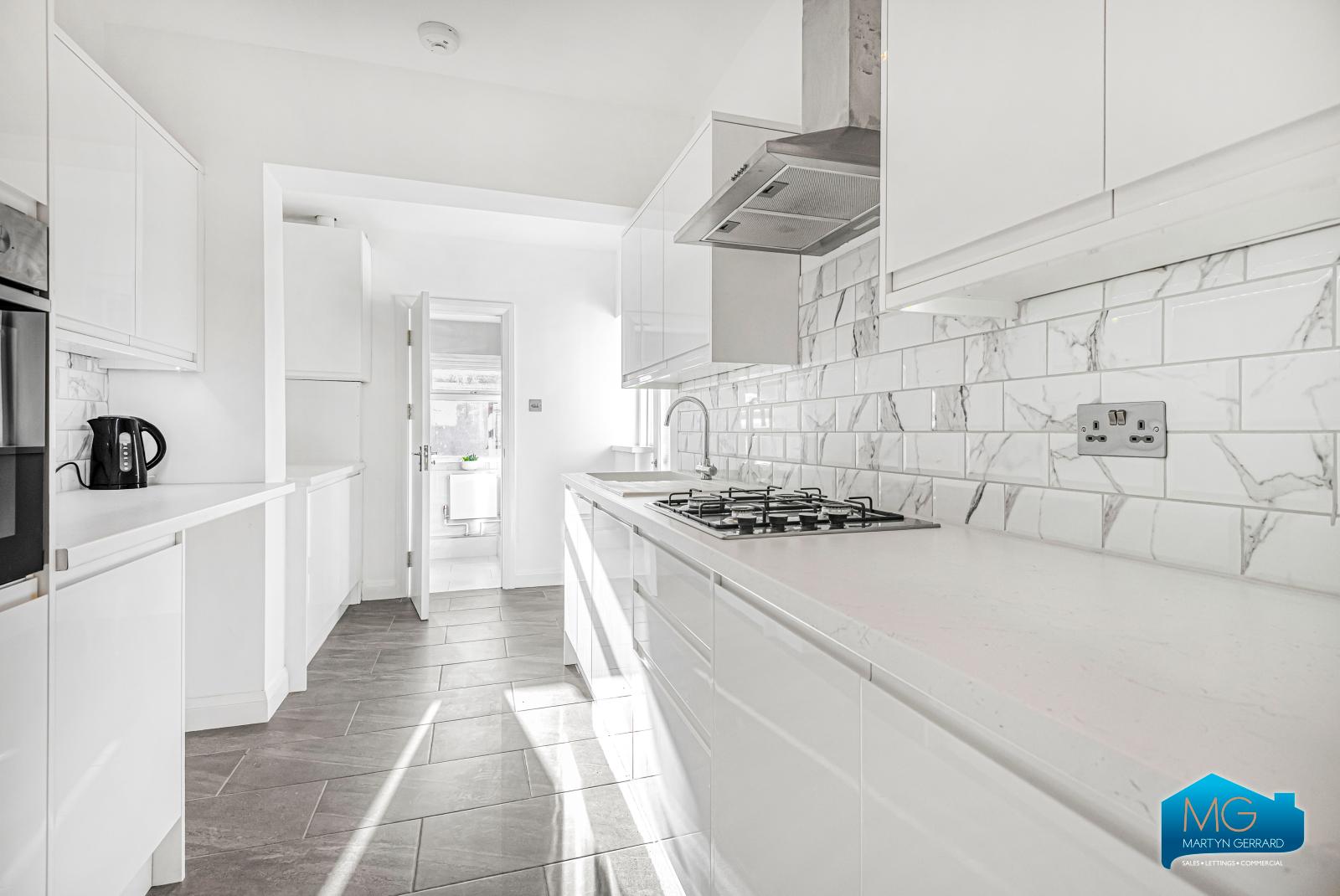 3 bedroom Semi-Detached House to rent - Martyn Gerrard