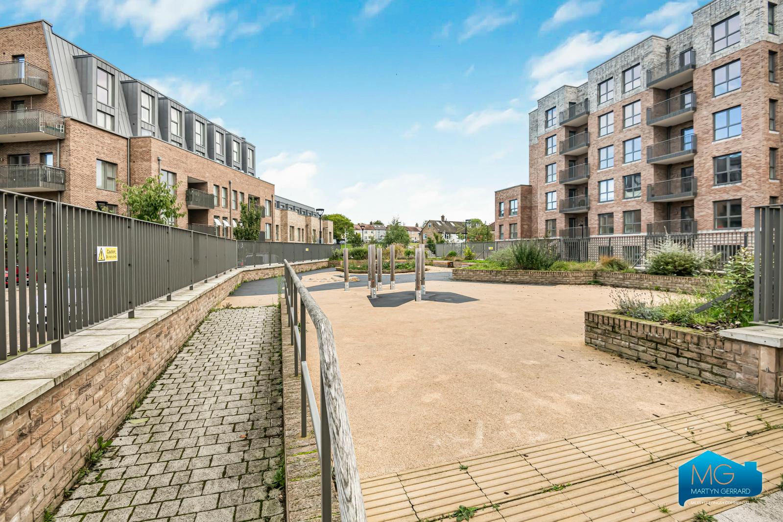 2 bedroom Apartment to rent - Martyn Gerrard