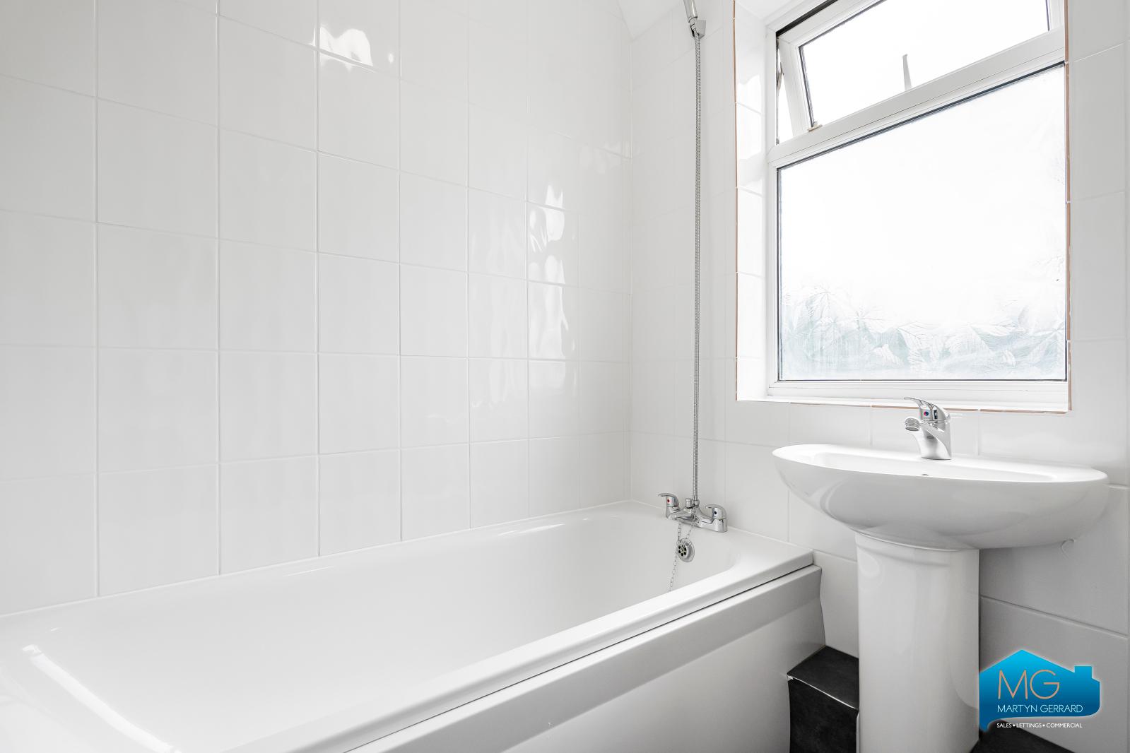 2 bedroom Terraced House to rent - Martyn Gerrard