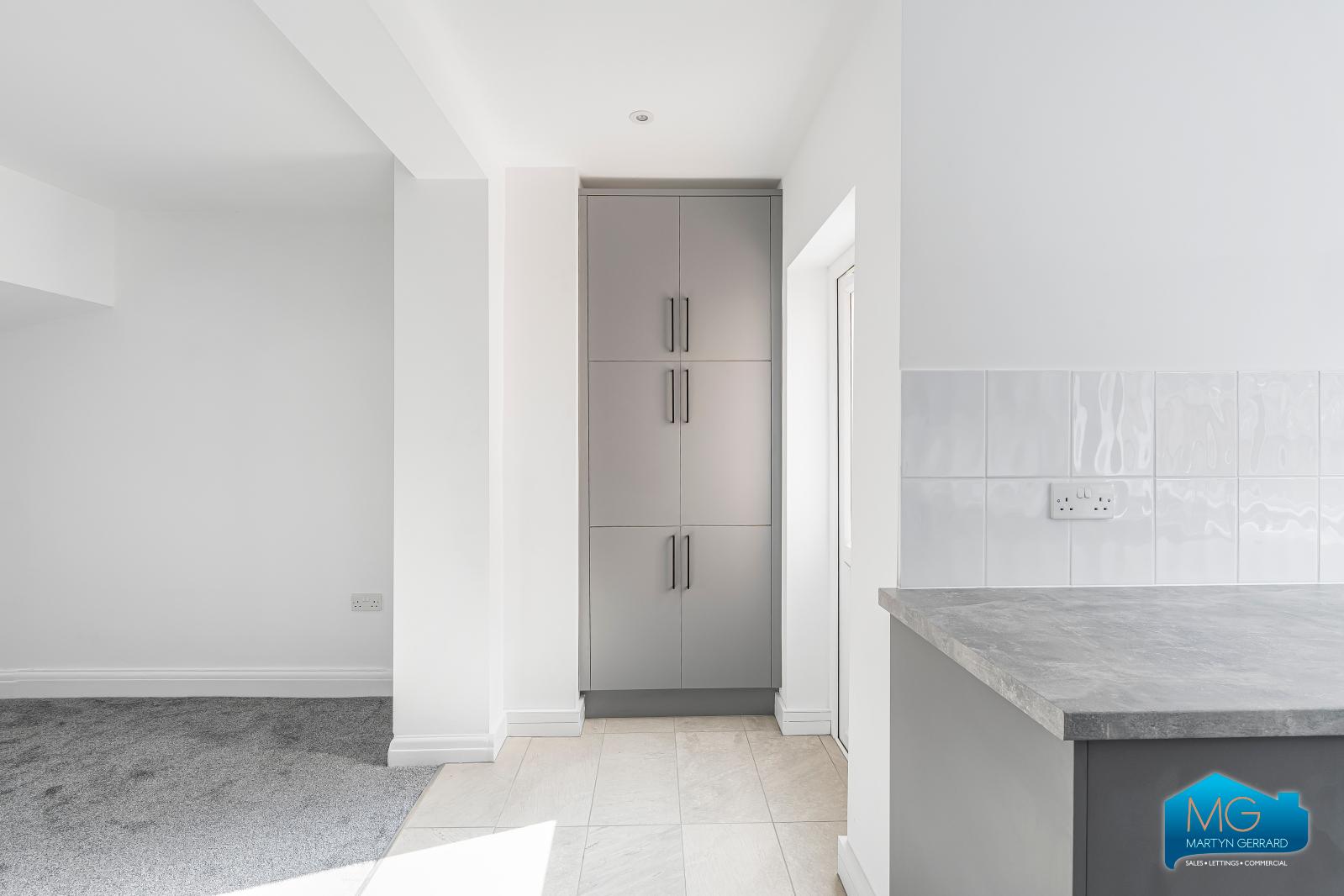 2 bedroom Terraced House to rent - Martyn Gerrard