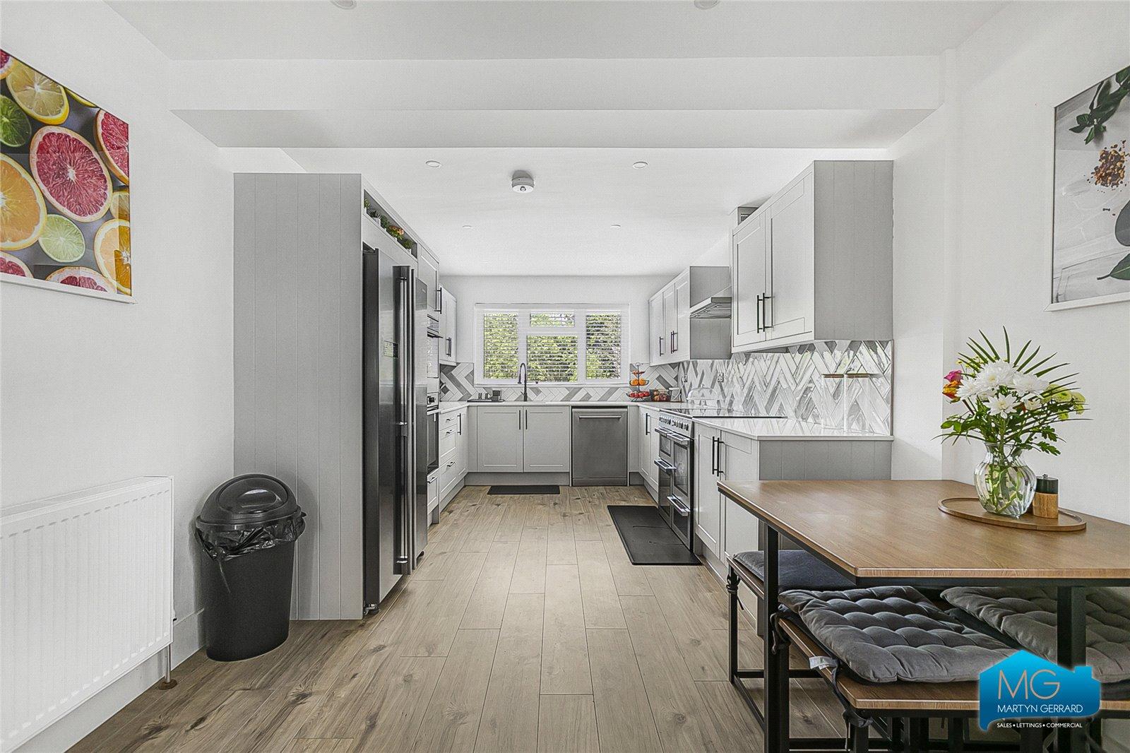 4 bedroom Semi-Detached House to rent - Martyn Gerrard