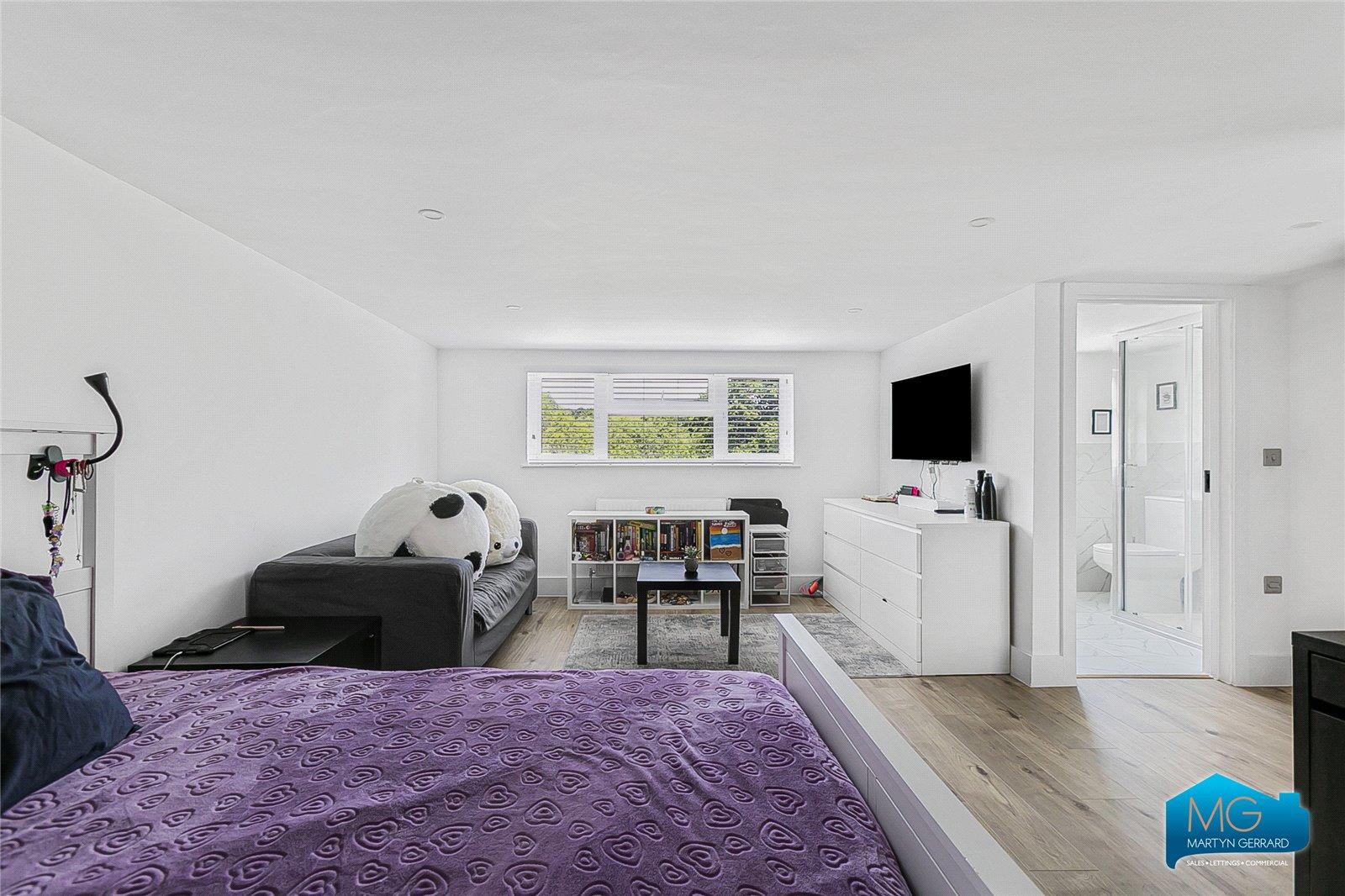 4 bedroom Semi-Detached House to rent - Martyn Gerrard