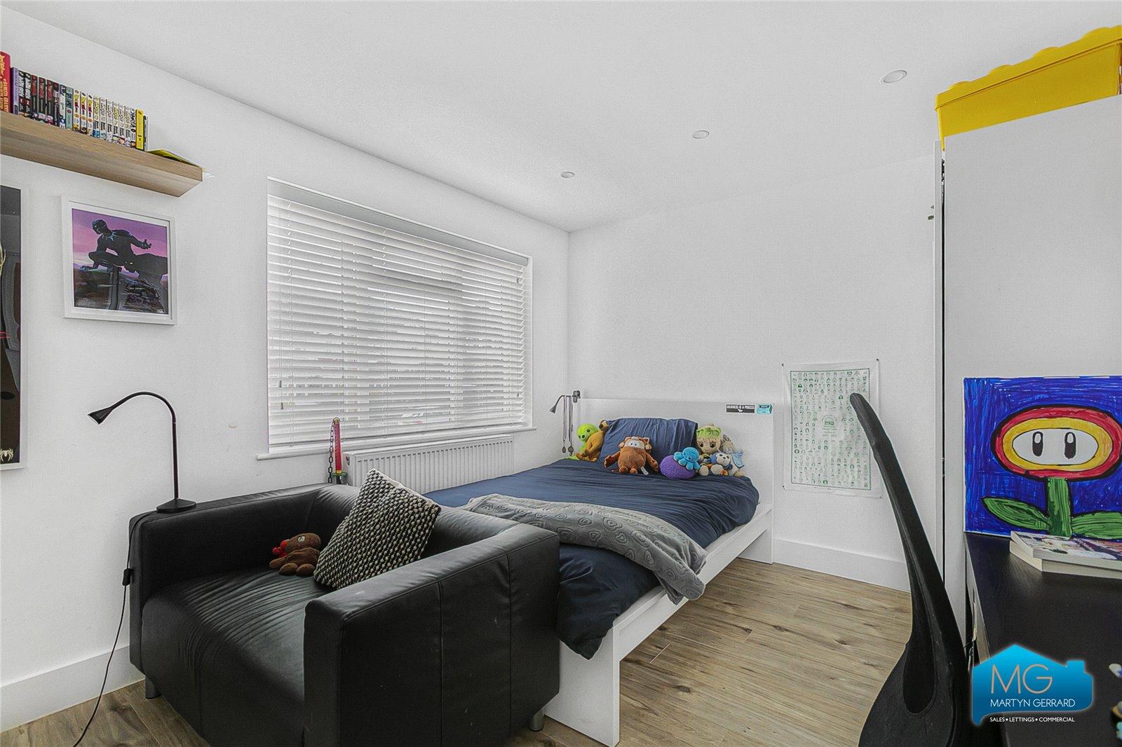 4 bedroom Semi-Detached House to rent - Martyn Gerrard