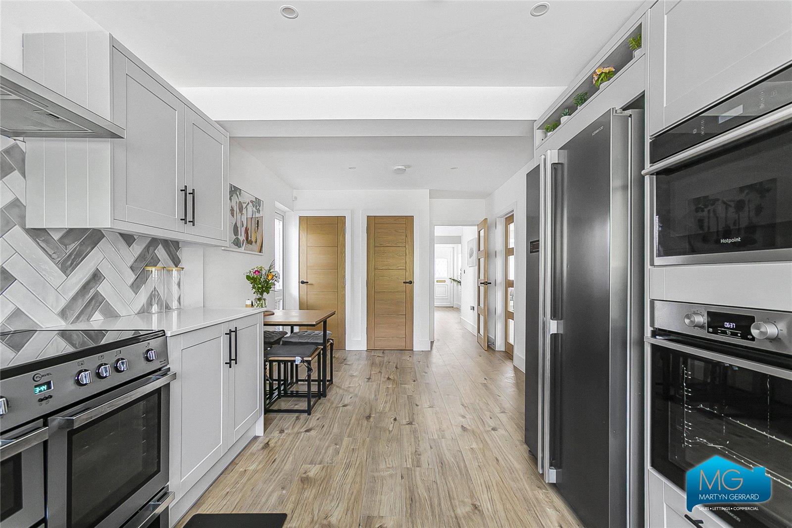 4 bedroom Semi-Detached House to rent - Martyn Gerrard