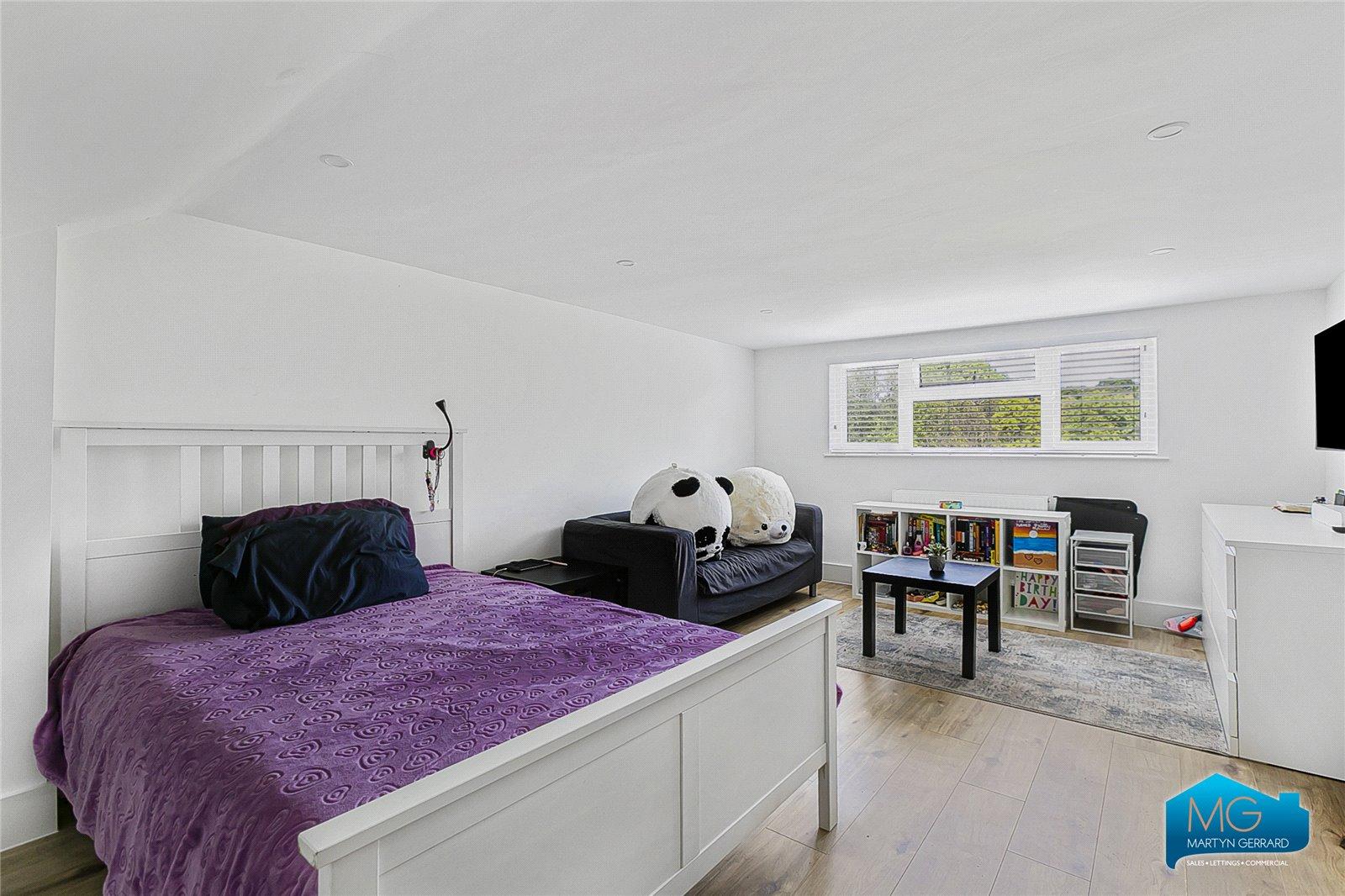 4 bedroom Semi-Detached House to rent - Martyn Gerrard