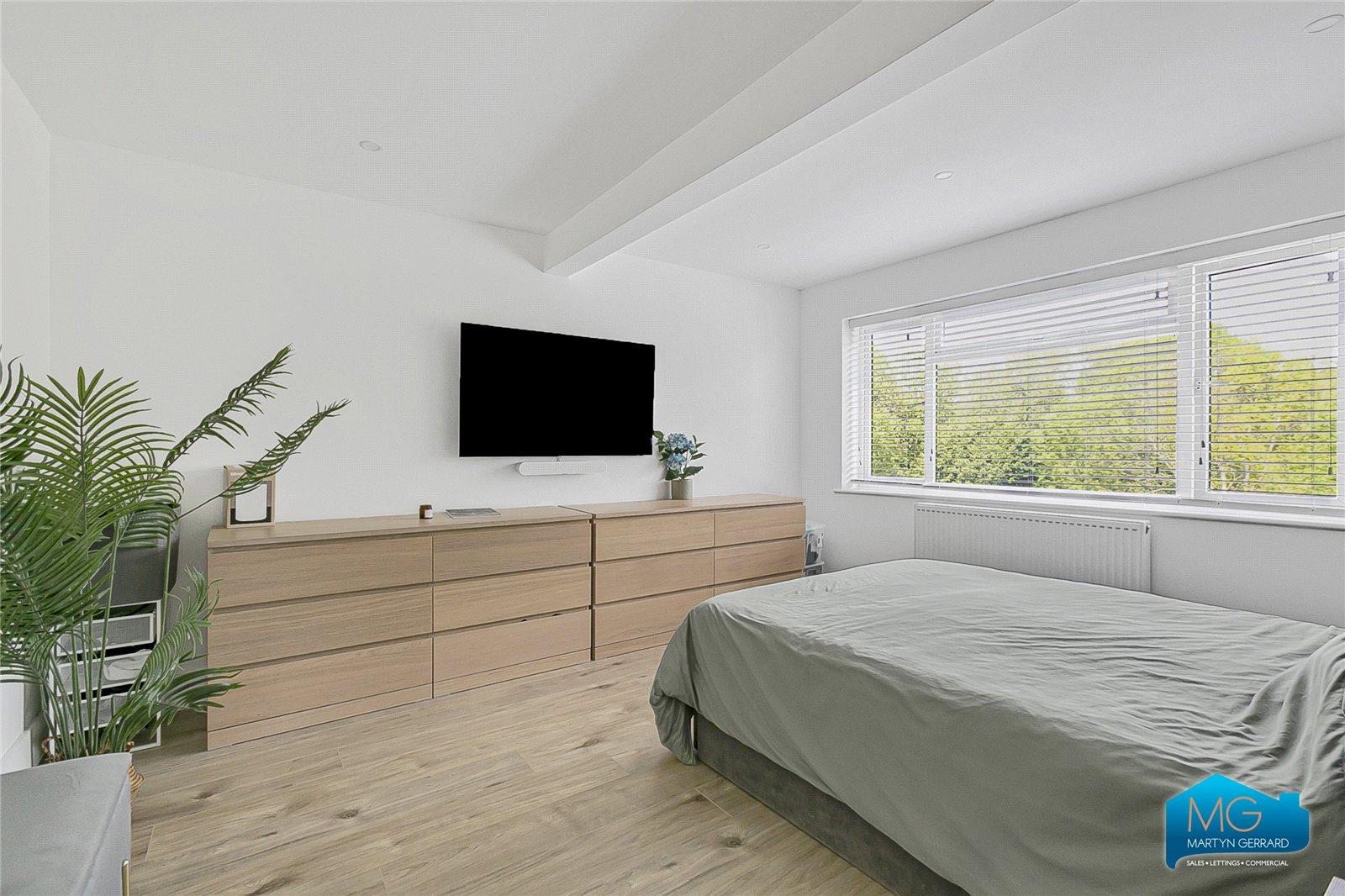 4 bedroom Semi-Detached House to rent - Martyn Gerrard