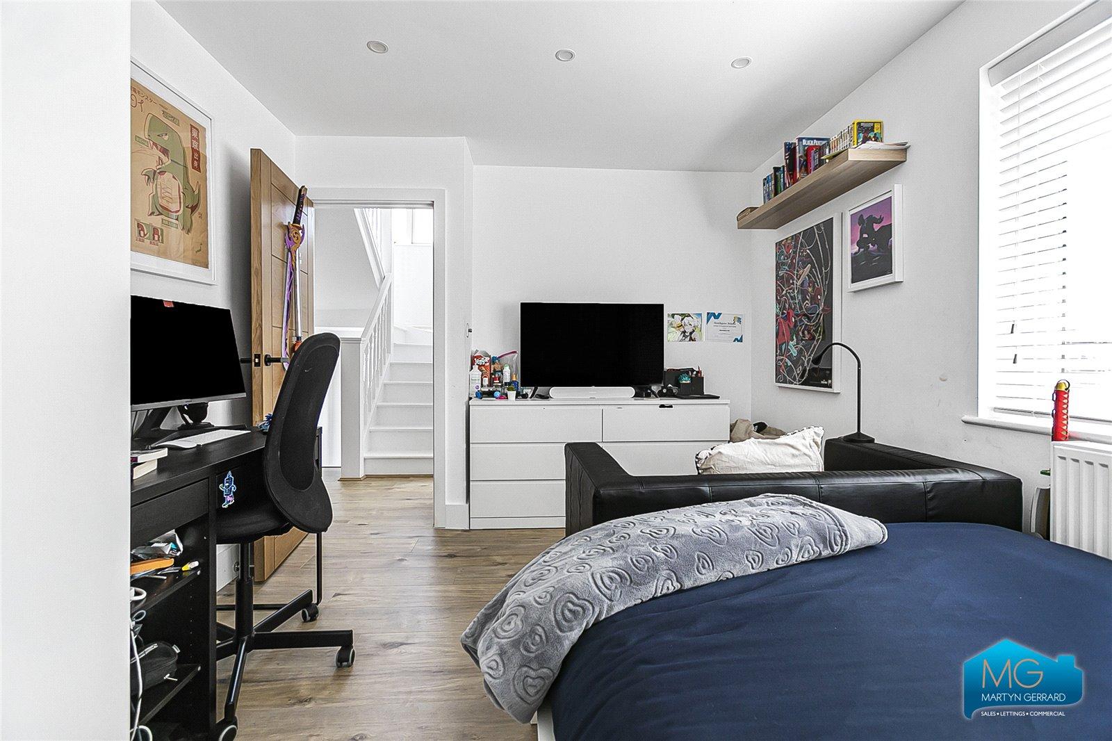 4 bedroom Semi-Detached House to rent - Martyn Gerrard