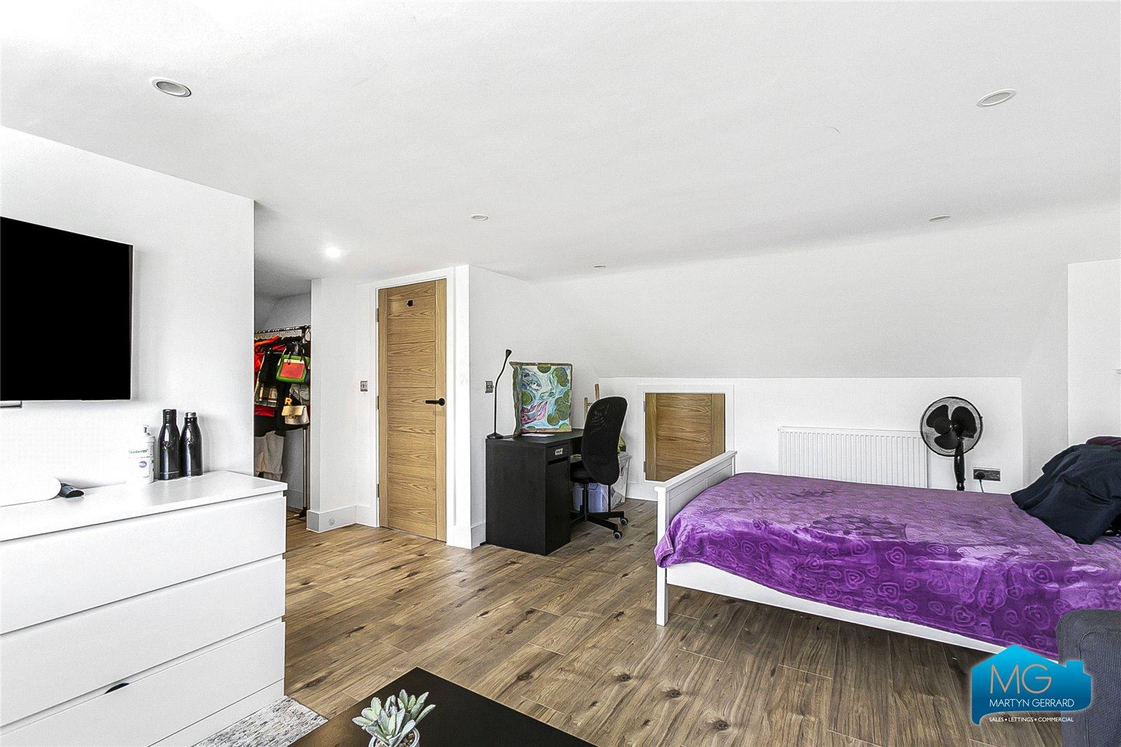 4 bedroom Semi-Detached House to rent - Martyn Gerrard