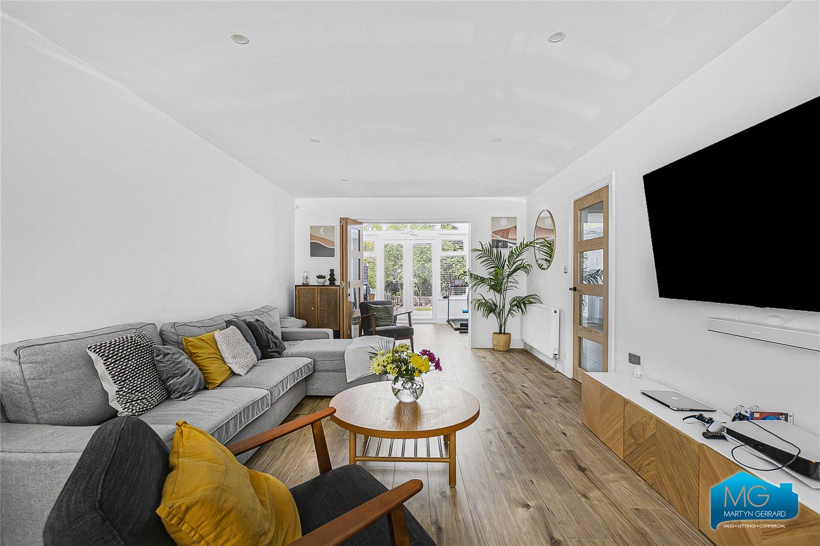4 bedroom Semi-Detached House to rent - Martyn Gerrard