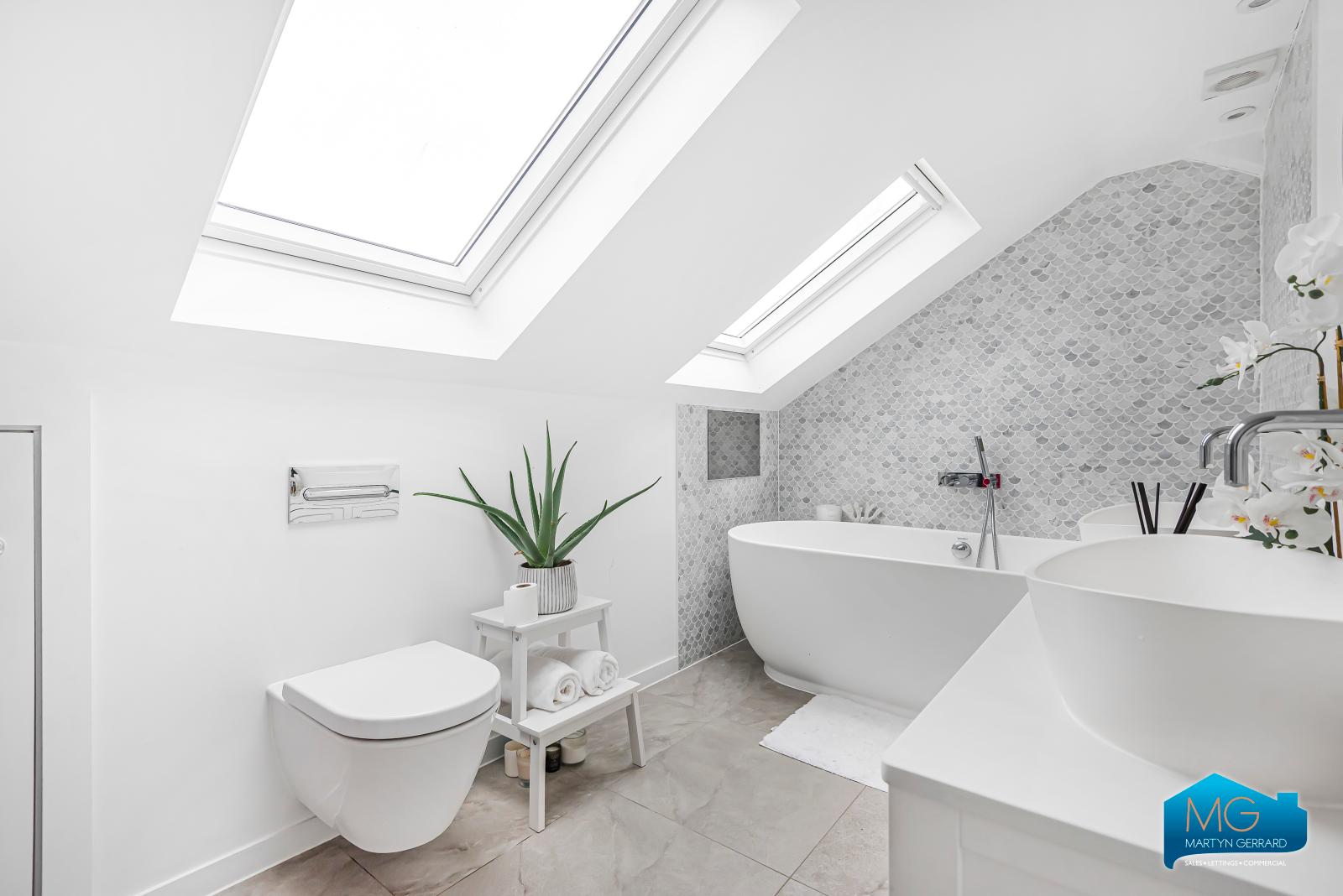 4 bedroom End of Terrace House to rent - Martyn Gerrard