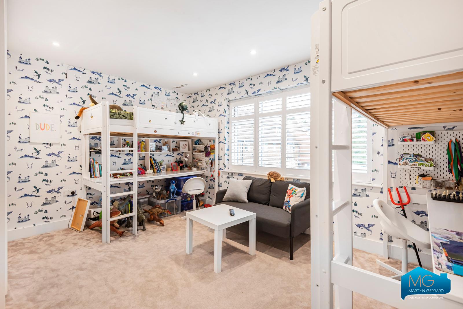 4 bedroom End of Terrace House to rent - Martyn Gerrard