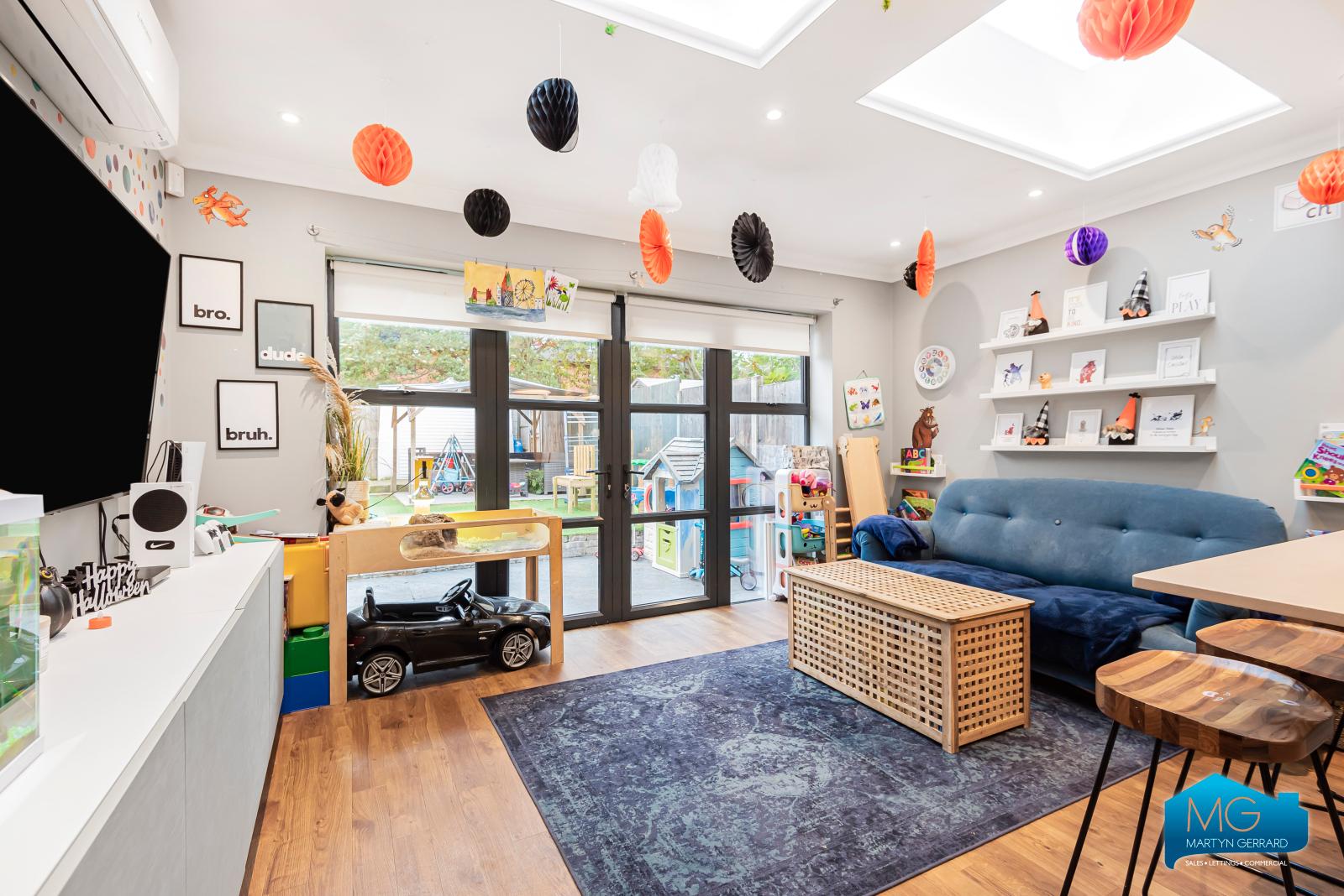4 bedroom End of Terrace House to rent - Martyn Gerrard