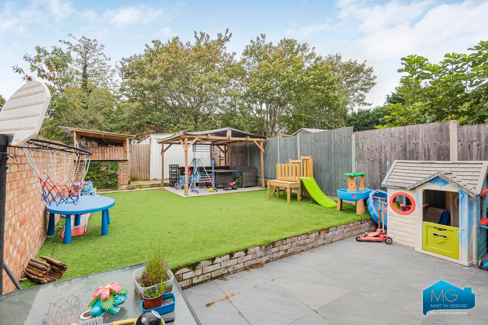 4 bedroom End of Terrace House to rent - Martyn Gerrard