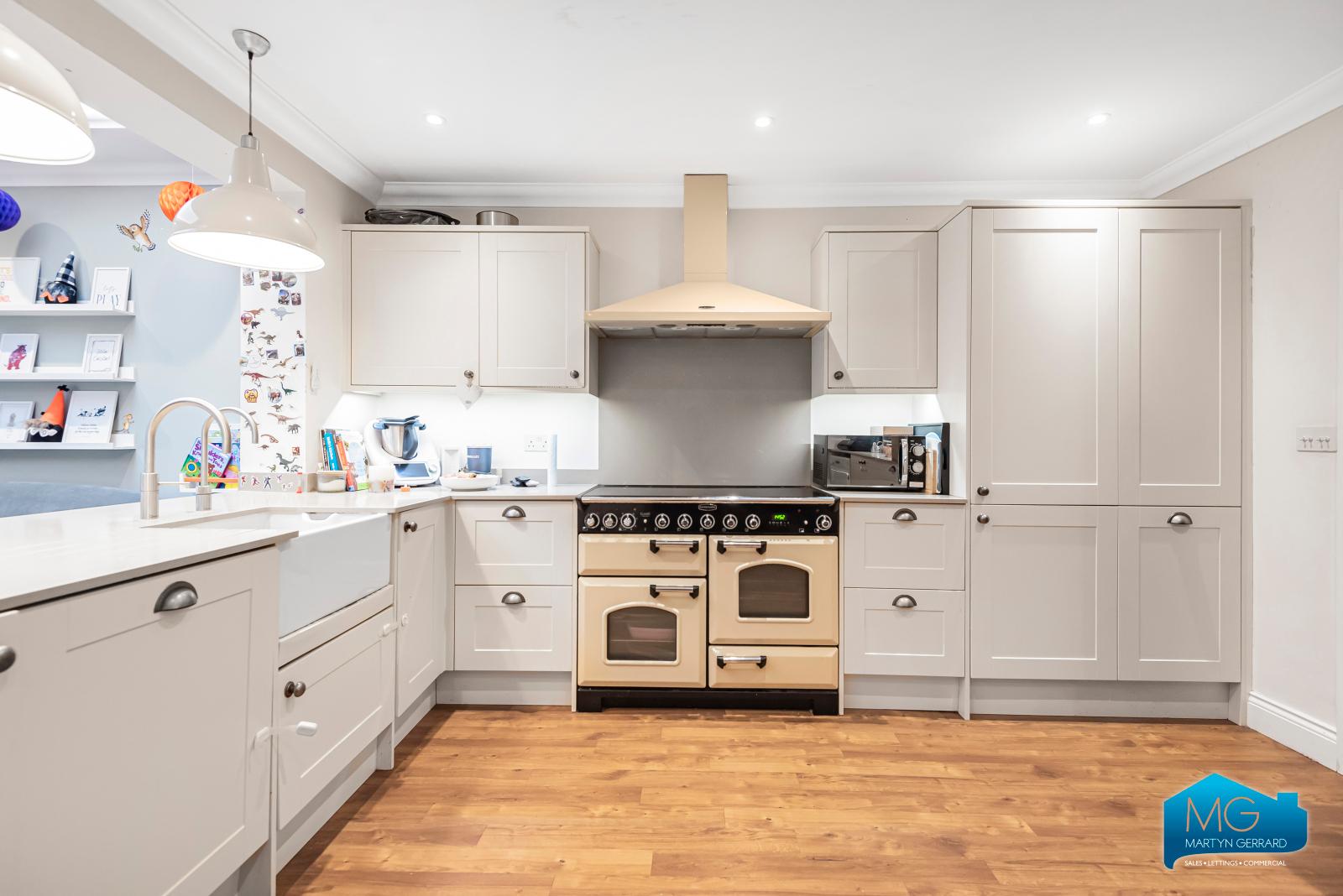 4 bedroom End of Terrace House to rent - Martyn Gerrard