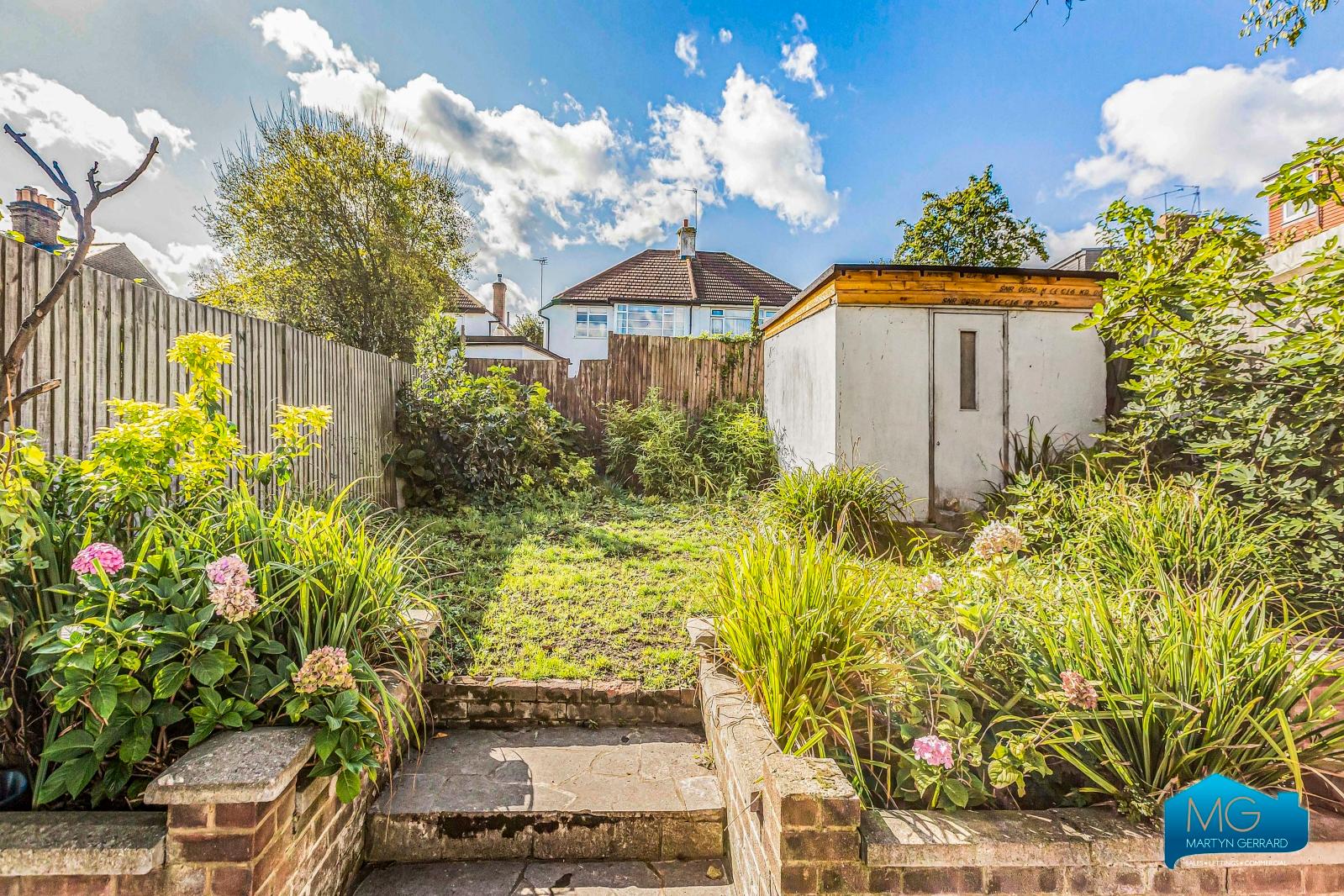 3 bedroom Semi-Detached House to rent - Martyn Gerrard