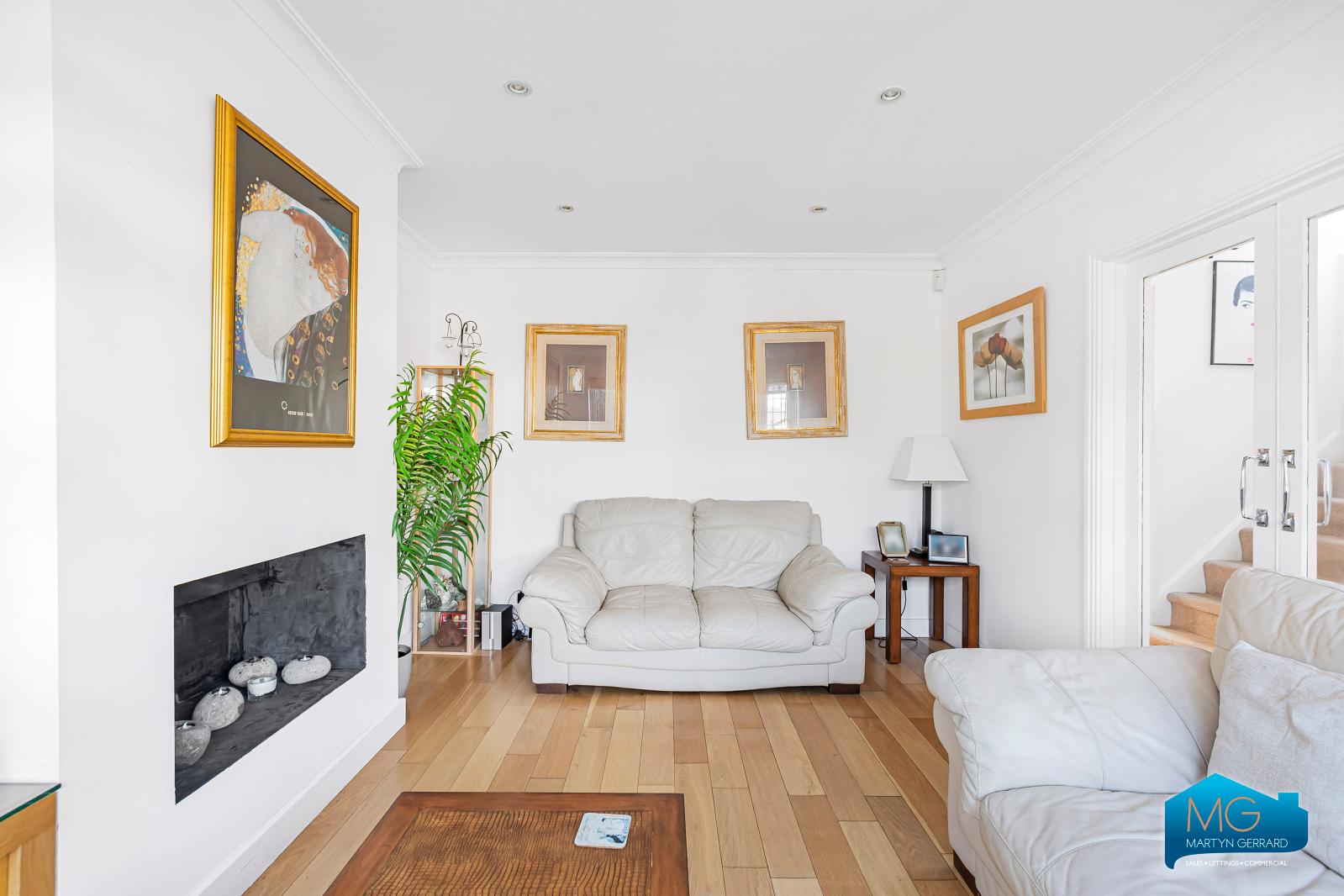 3 bedroom Semi-Detached House to rent - Martyn Gerrard
