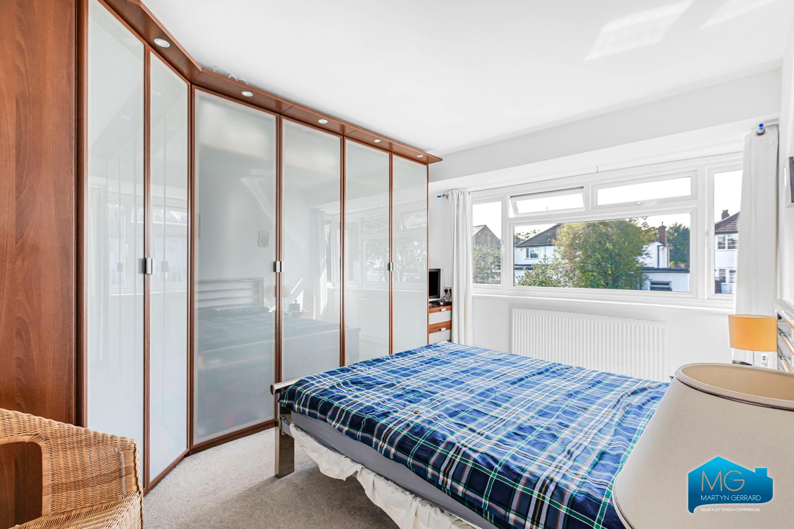 3 bedroom Semi-Detached House to rent - Martyn Gerrard
