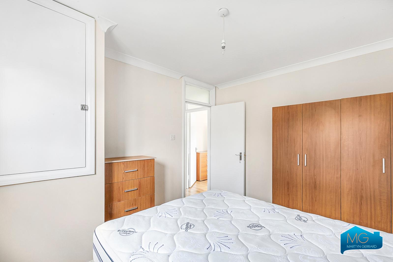 2 bedroom Apartment to rent - Martyn Gerrard