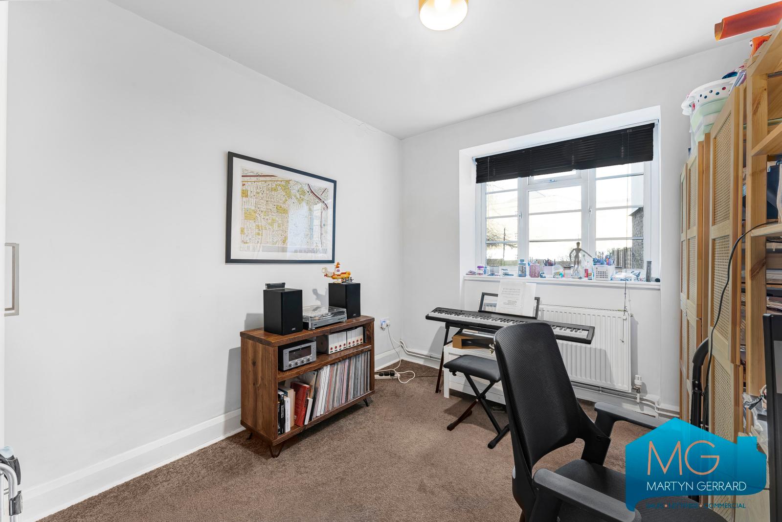 2 bedroom Ground Floor Flat to rent - Martyn Gerrard