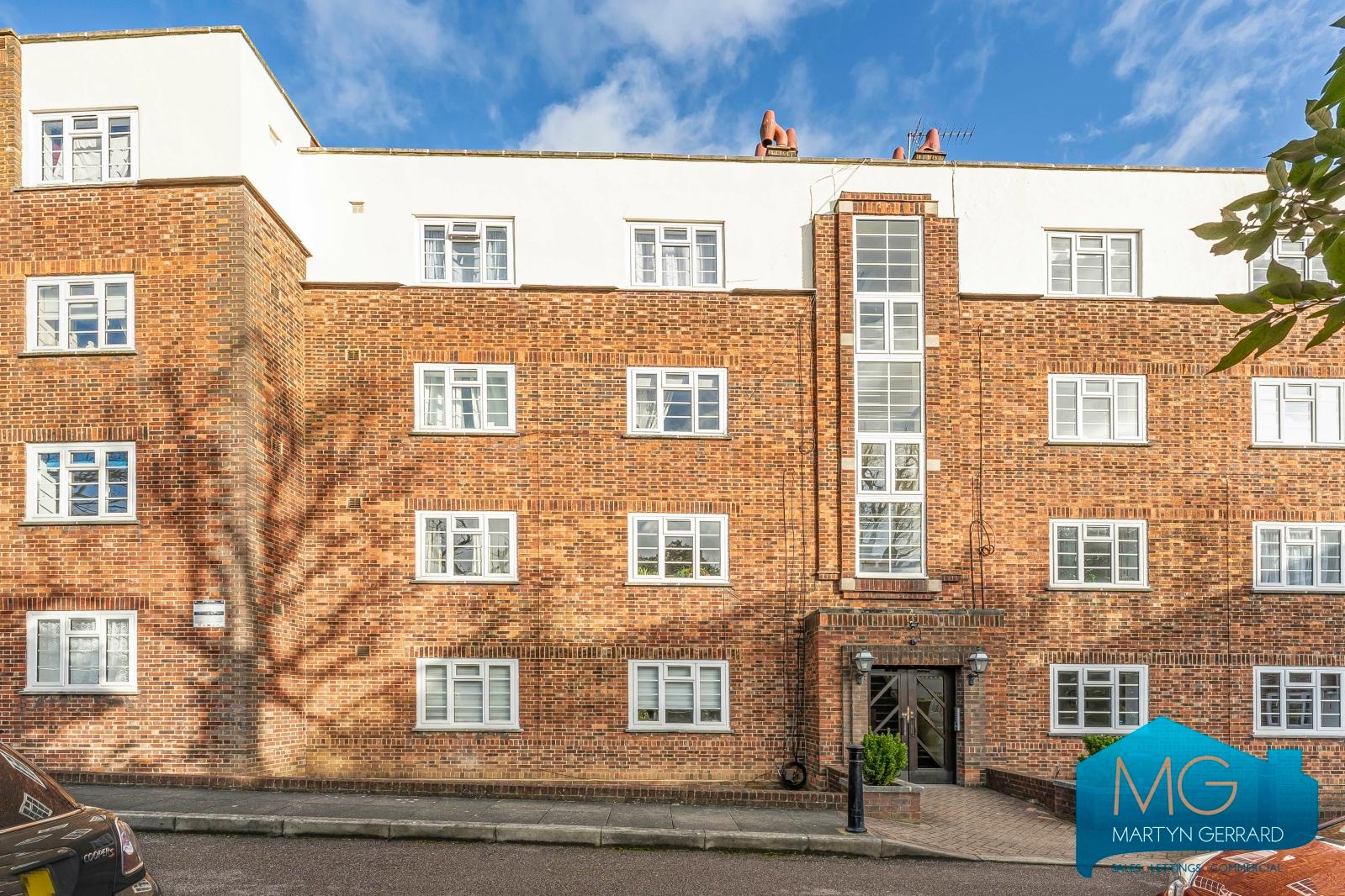 2 bedroom Ground Floor Flat to rent - Martyn Gerrard