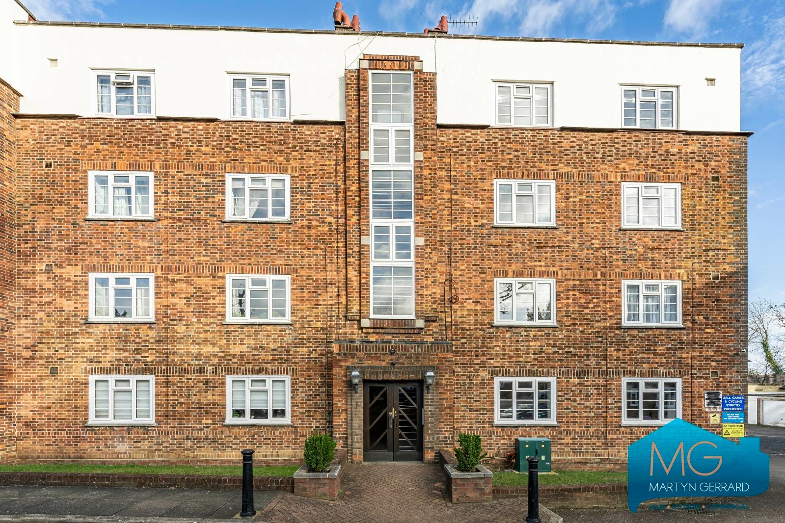 2 bedroom Ground Floor Flat to rent - Martyn Gerrard
