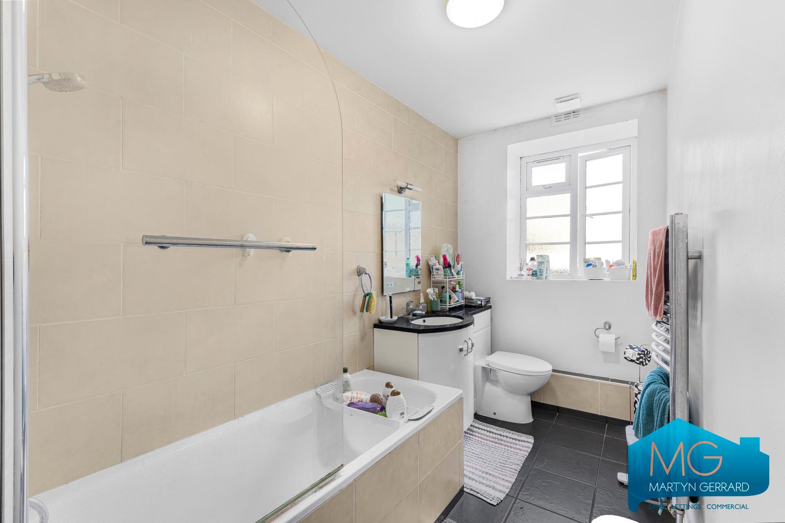2 bedroom Ground Floor Flat to rent - Martyn Gerrard