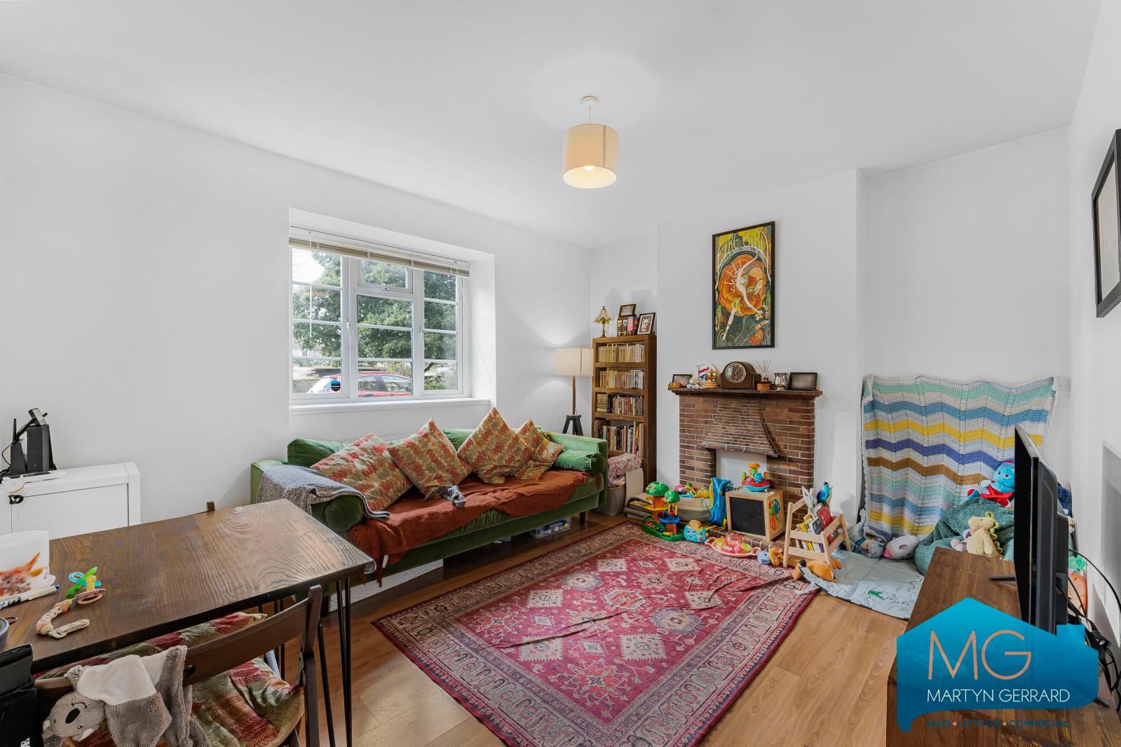 2 bedroom Ground Floor Flat to rent - Martyn Gerrard