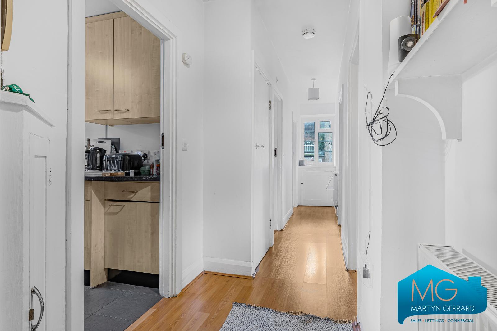 2 bedroom Ground Floor Flat to rent - Martyn Gerrard