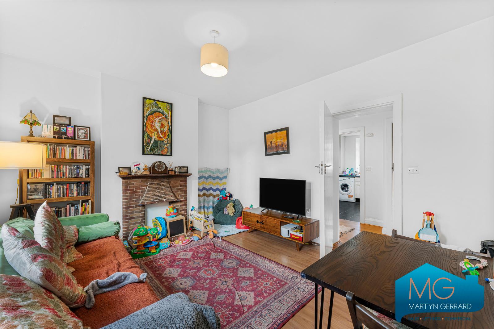 2 bedroom Ground Floor Flat to rent - Martyn Gerrard