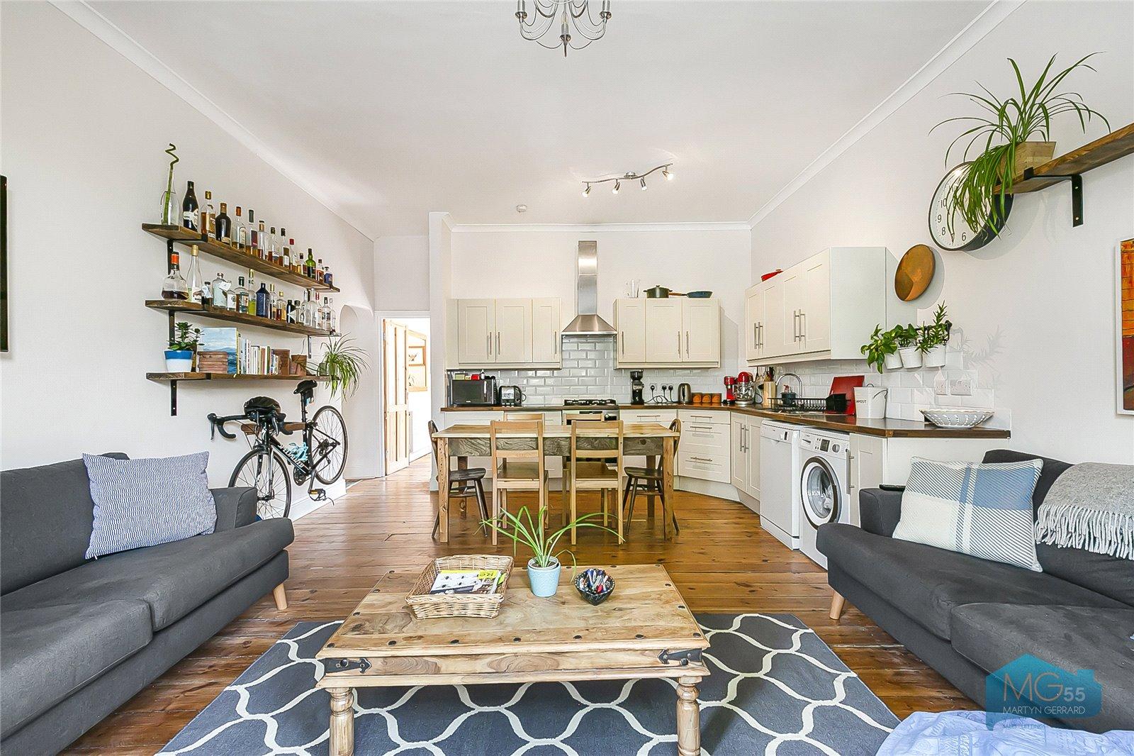 2 bedroom Apartment to rent - Martyn Gerrard