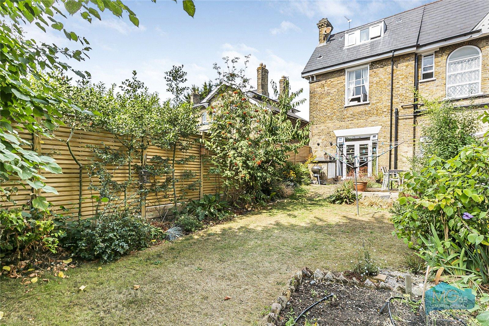 2 bedroom Apartment to rent - Martyn Gerrard