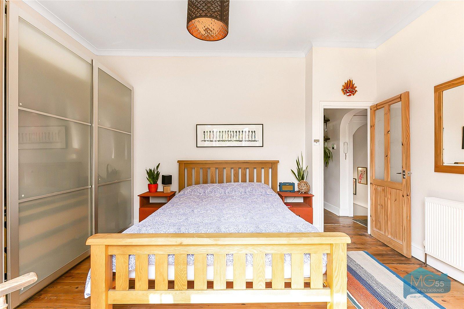 2 bedroom Apartment to rent - Martyn Gerrard