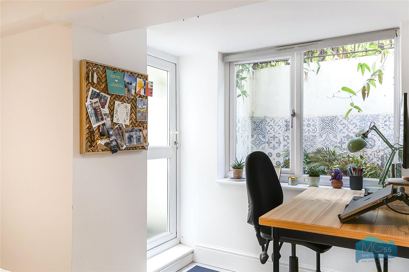 2 bedroom Apartment to rent - Martyn Gerrard