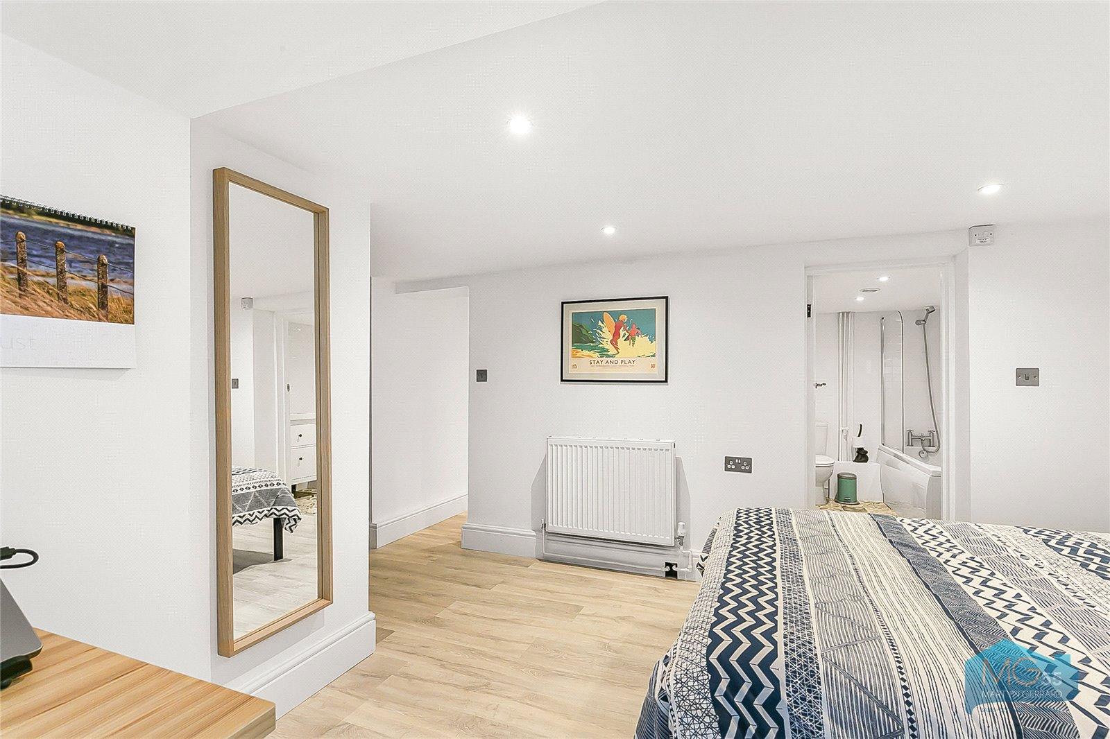 2 bedroom Apartment to rent - Martyn Gerrard