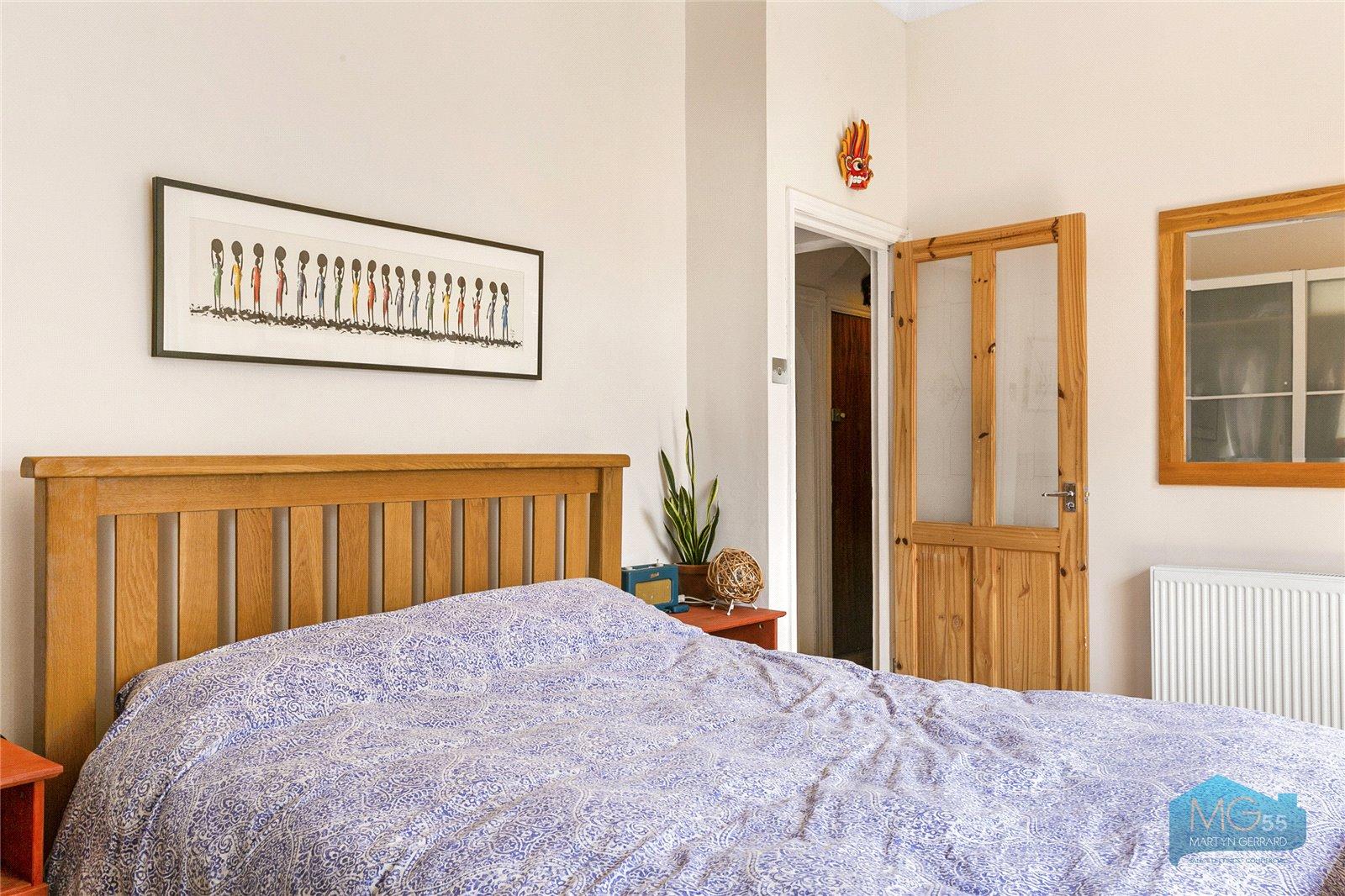 2 bedroom Apartment to rent - Martyn Gerrard