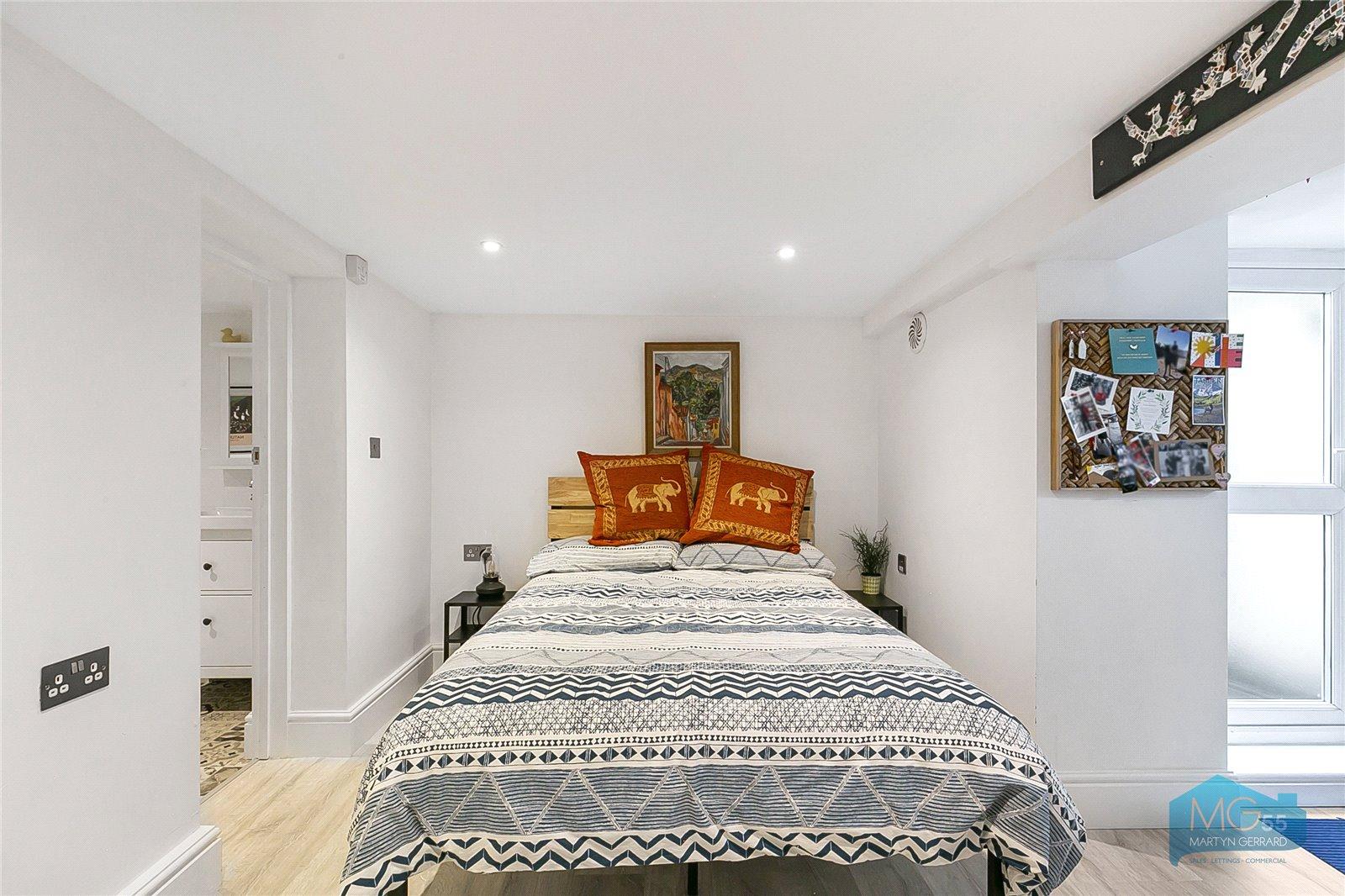 2 bedroom Apartment to rent - Martyn Gerrard