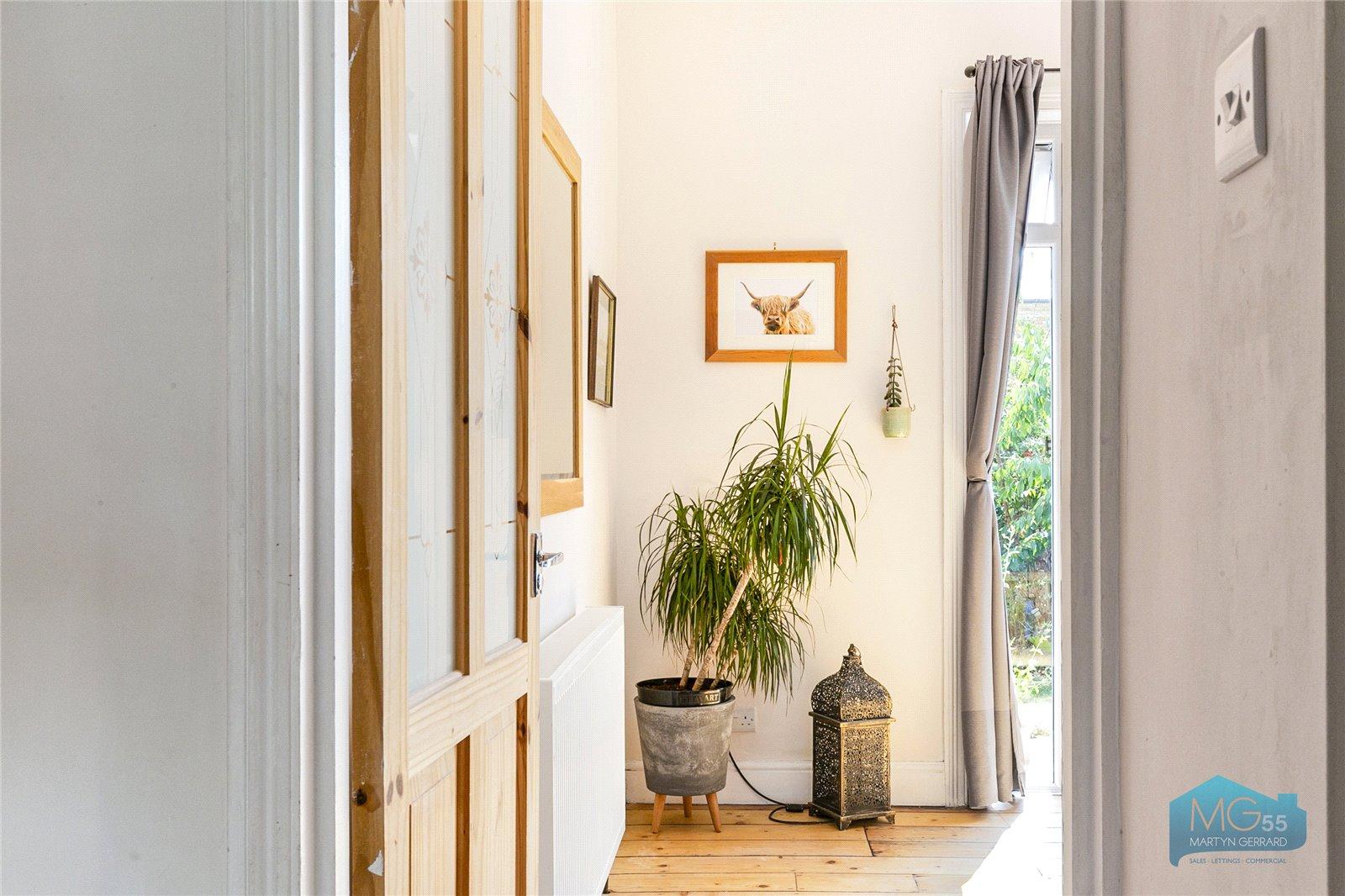 2 bedroom Apartment to rent - Martyn Gerrard